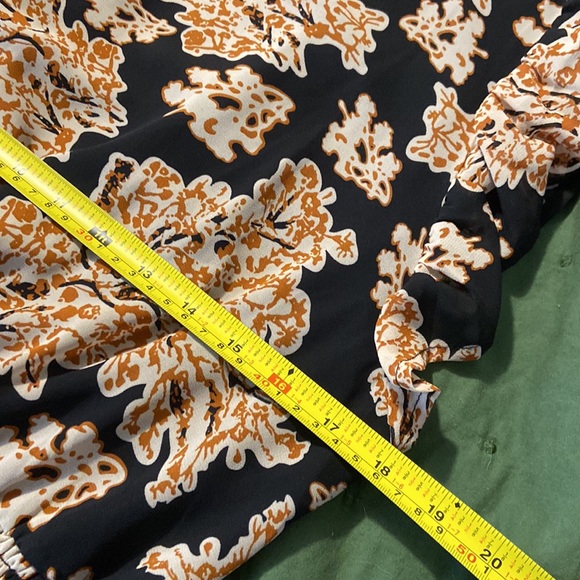 THML Black and Cream Floral Dress - Picture 9 of 11